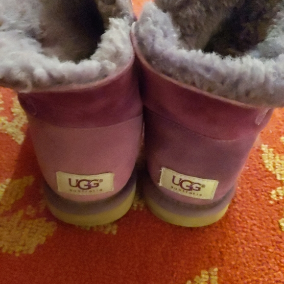 UGG Womens Purple Suede Bailey Button Ankle Boots size 6 - Picture 2 of 4